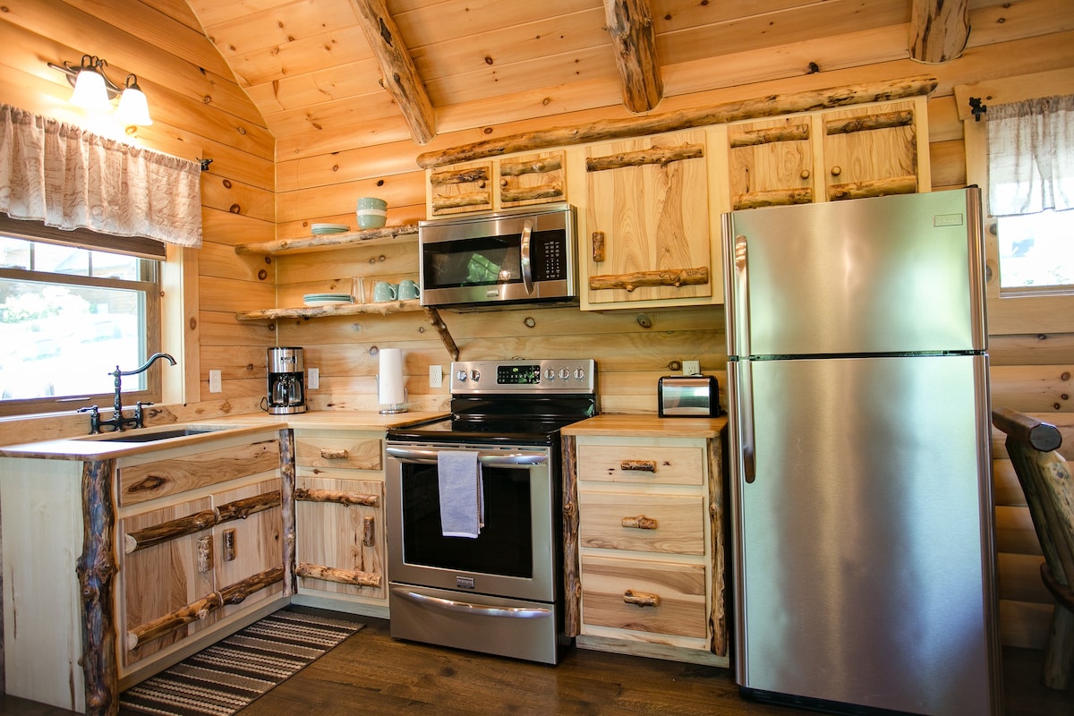 带壁炉、厨房、按摩浴缸的舒适小木屋