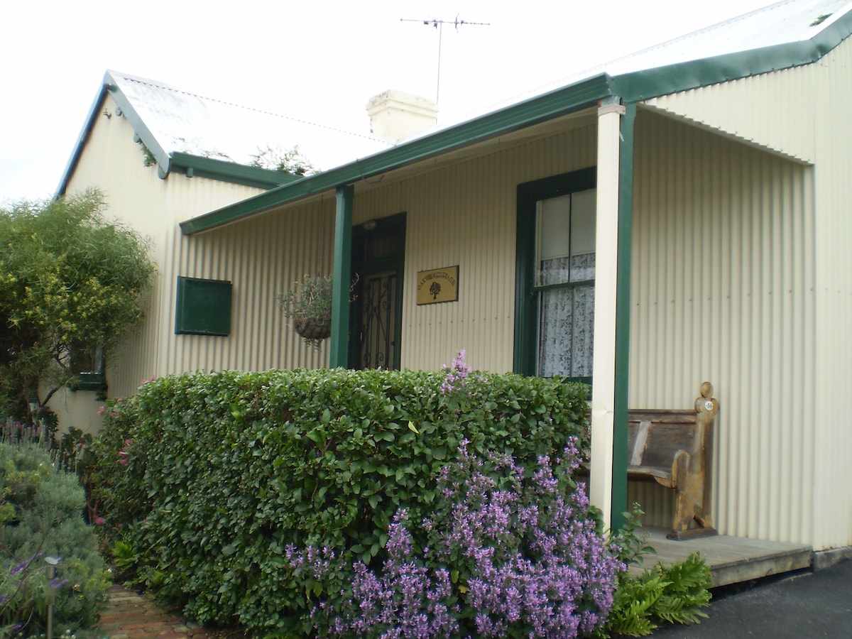 Oakview Cottage