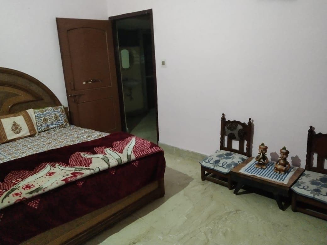 Private Room with bath Arera colony, Bhopal