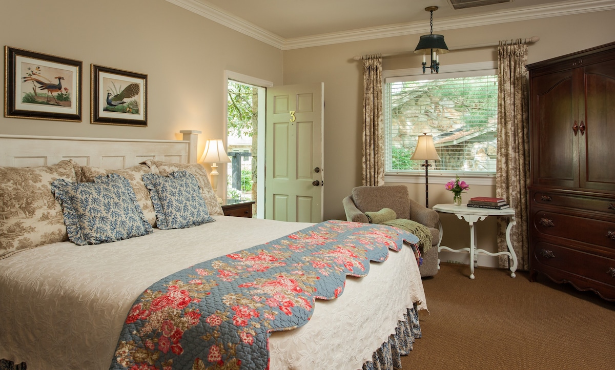 King - Chanticleer Inn Bed and Breakfast