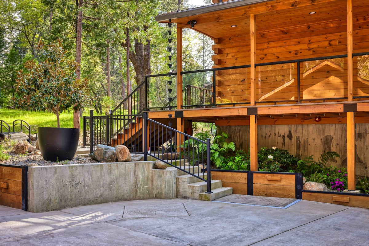 Yosemite Luxury by the Lake with private spa