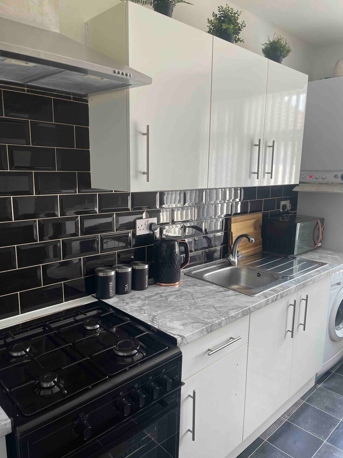 Spacious 3 bed flat Watford Junction