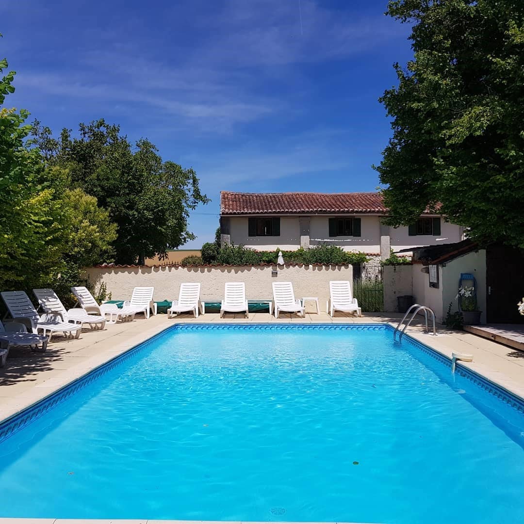 Family holiday + pool FLEURIE La Grange du Moulin