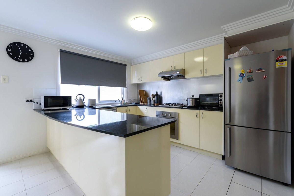 Easy house 易居 4ppl in Box Hill CBD