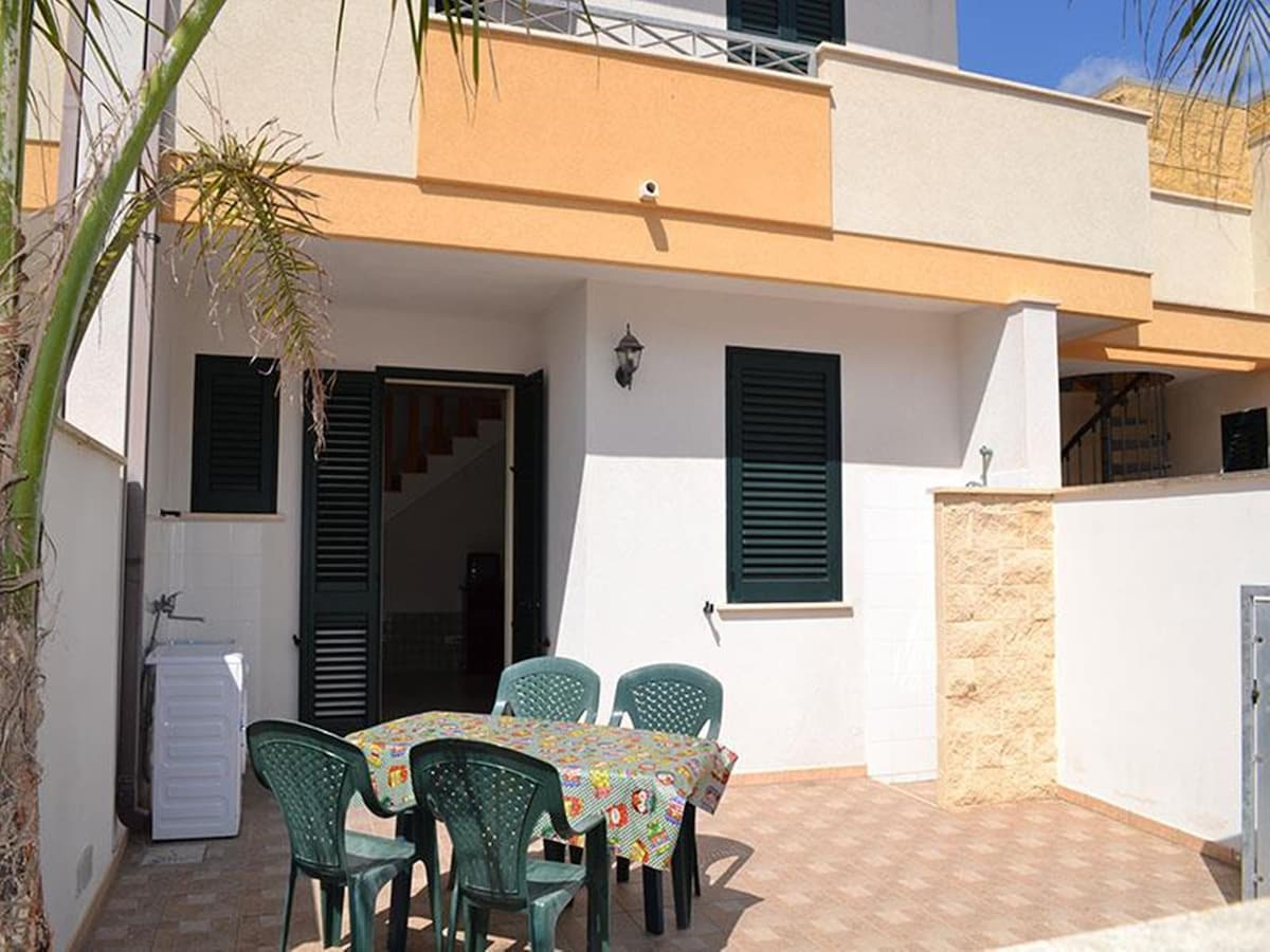 Villa 150 meters from the sea with parking space