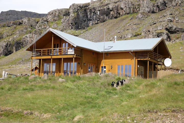 Breiðdalsvík的民宿