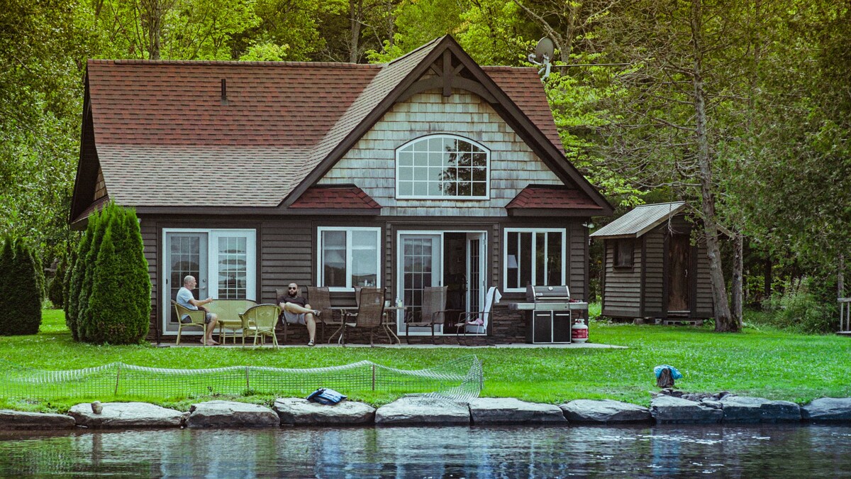 Lake side retreat