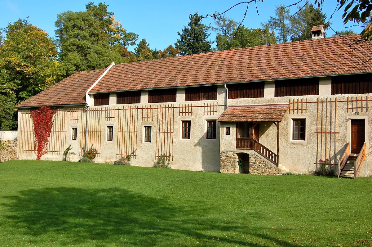 Idyllische Wohnung nahe Stausee in Gutsanlage