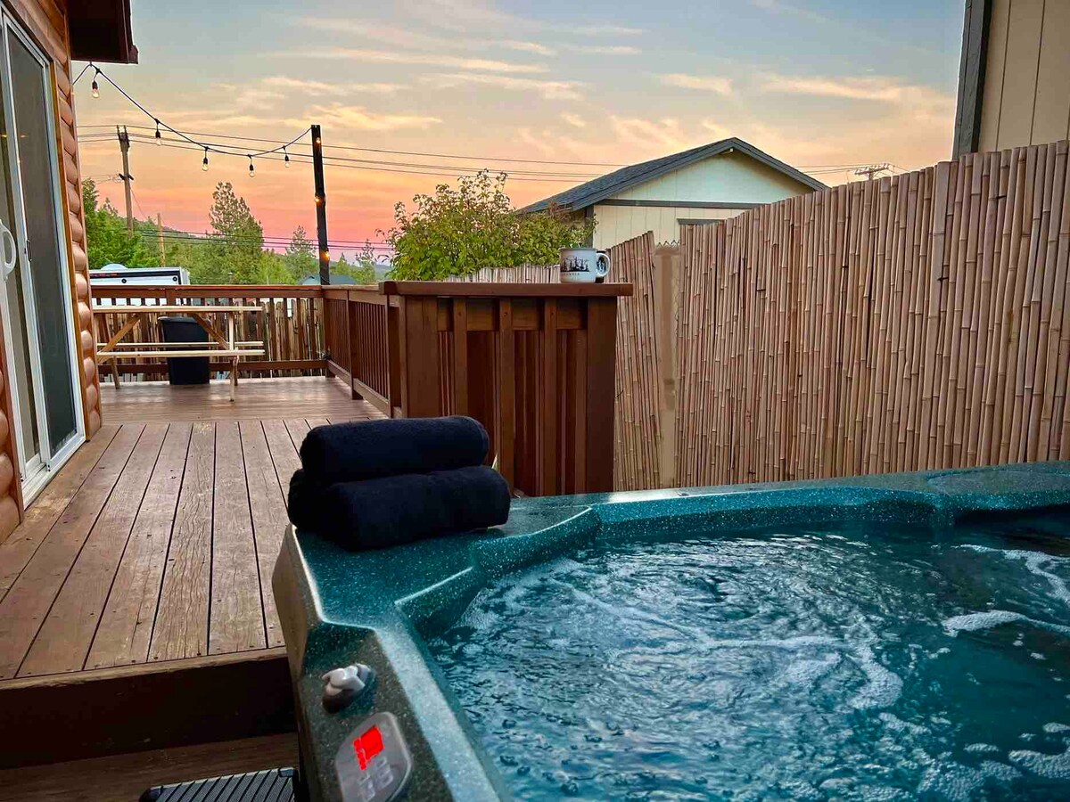 Hot Tub•Game Room•Fire Pit•BBQ•Modern•Cozy•Dogs OK