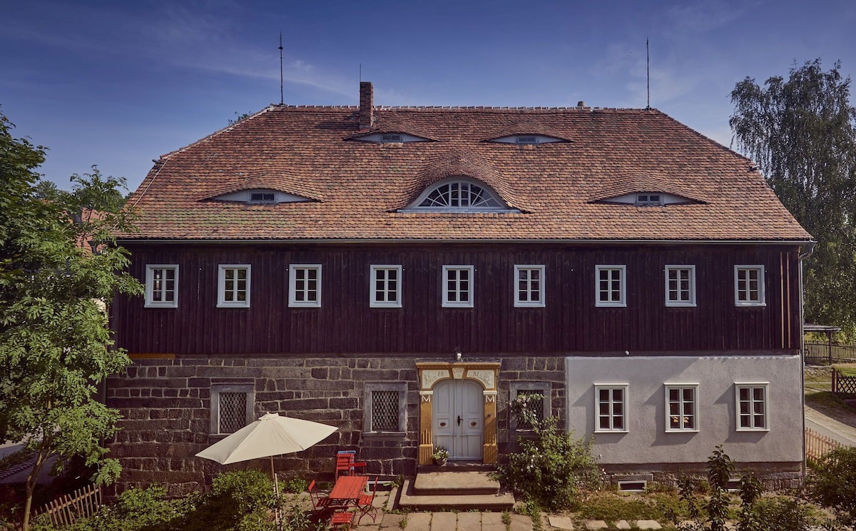 Großes, liebevoll saniertes Faktorenhaus mit Sauna