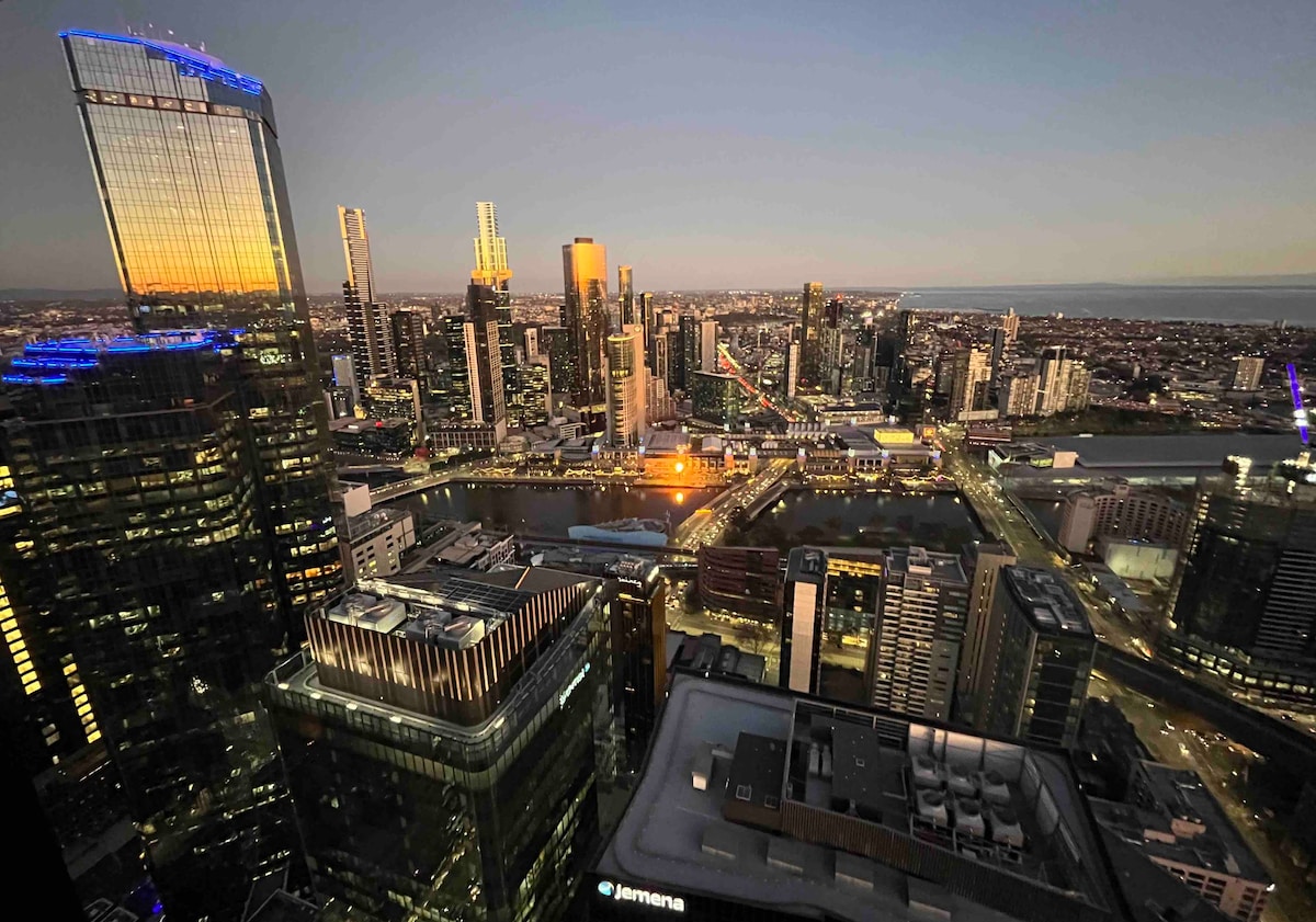 Panoramic Skyline Views/CBD/Parking/Weekly-12%