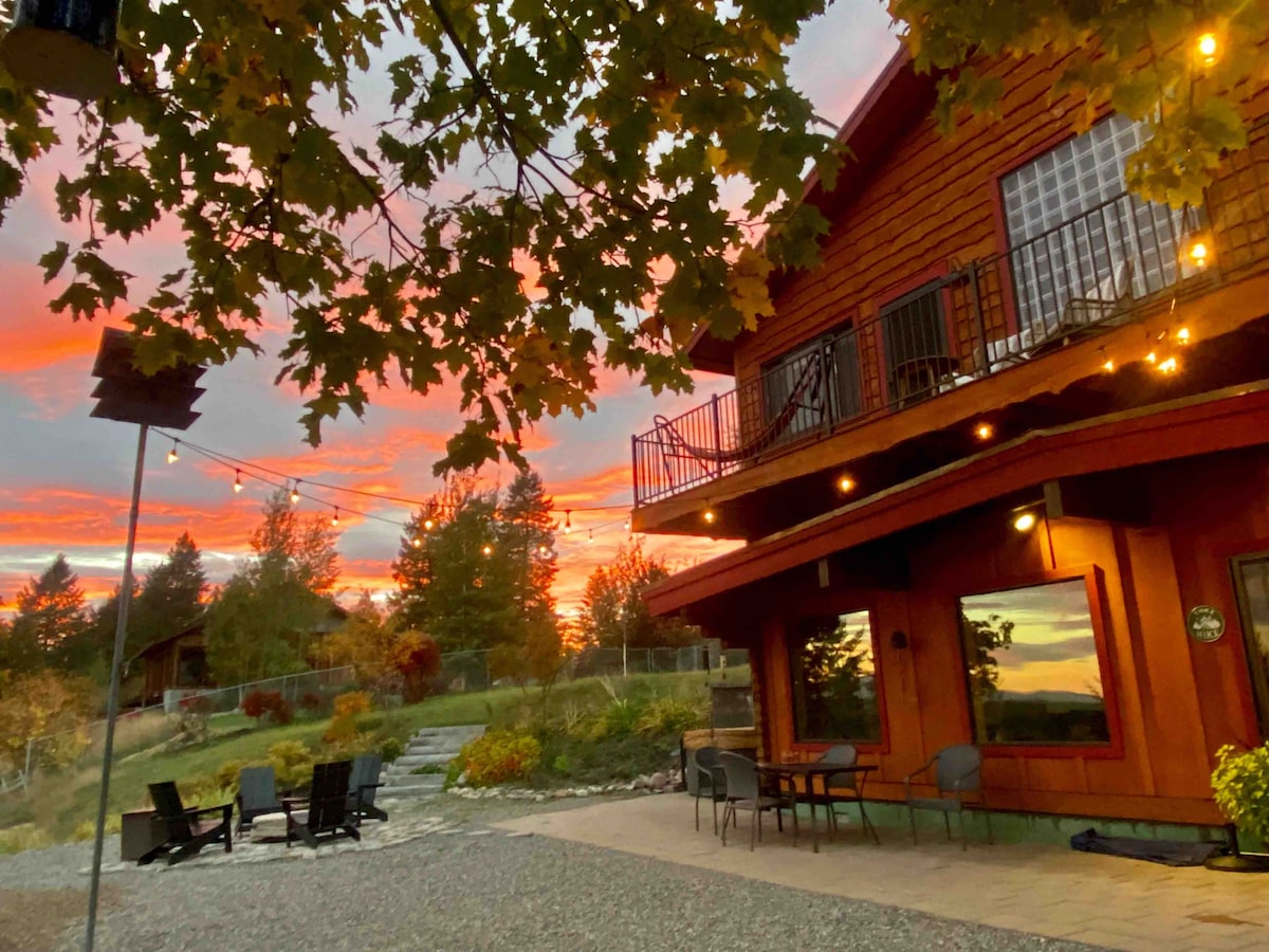 Peaceful Mountain Cabin Near Glacier