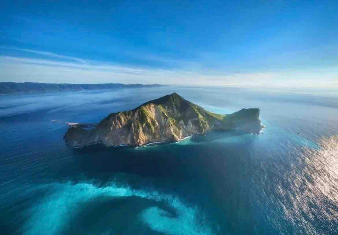 浪漫愛情海！離海10米雙人套房，龜山島海景、宜蘭夜景、一次滿足，步行3分鐘頭城滿山望海。