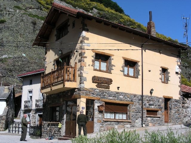 Casa Rural Invernal de Picos ，带阳台，可通往山区
