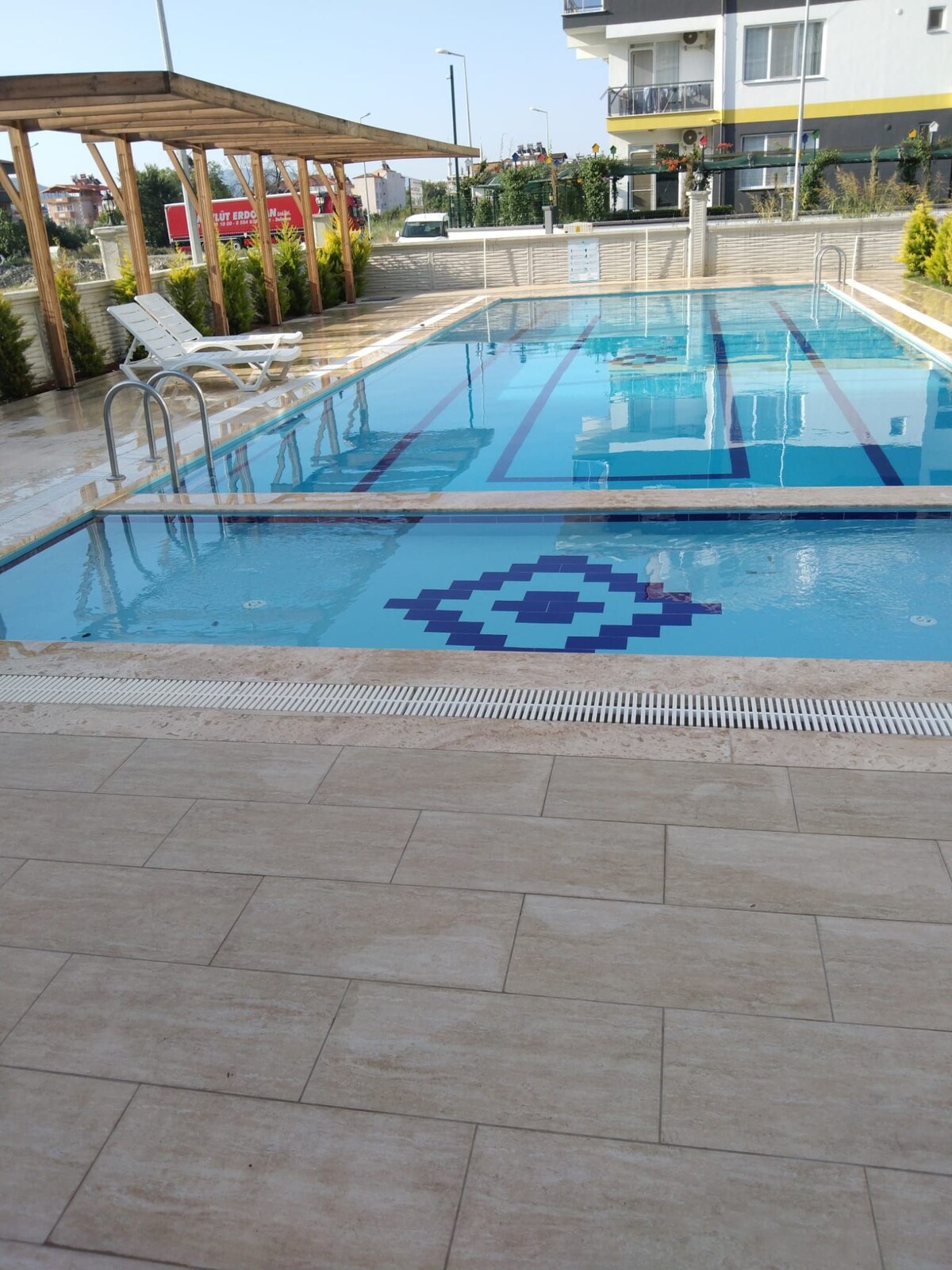 温馨舒适的泳池便利设施公寓