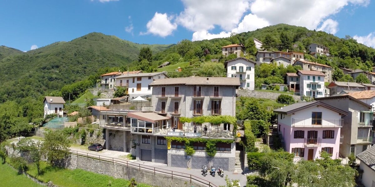 位于科莫湖（ Lake Como ）的露台，可欣赏美景，放松身心