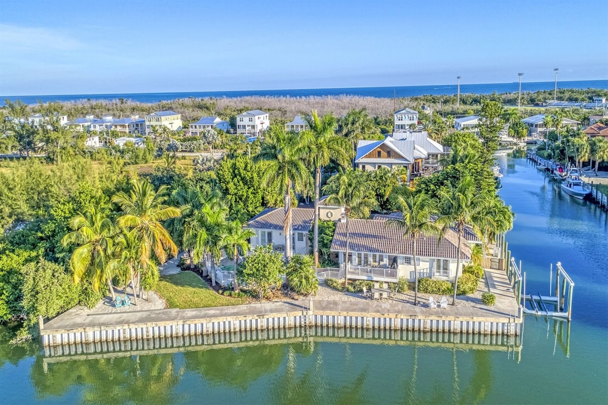 3 Bedroom Private waterfront home w/pool & dock