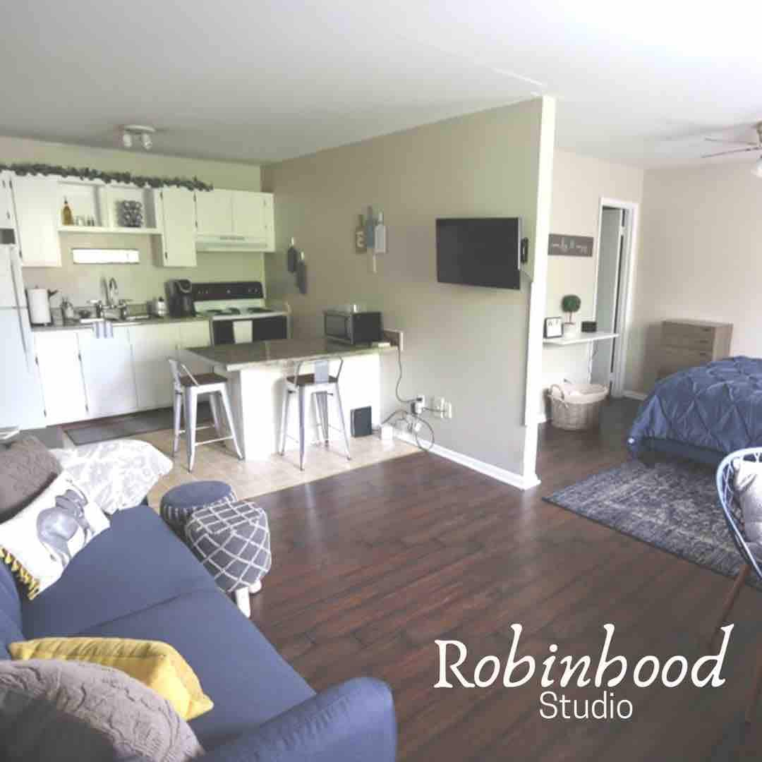 Robinhood Studio Apt - by Space & Rocket Center