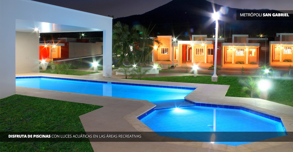 圣萨尔瓦多带泳池的美丽休息室