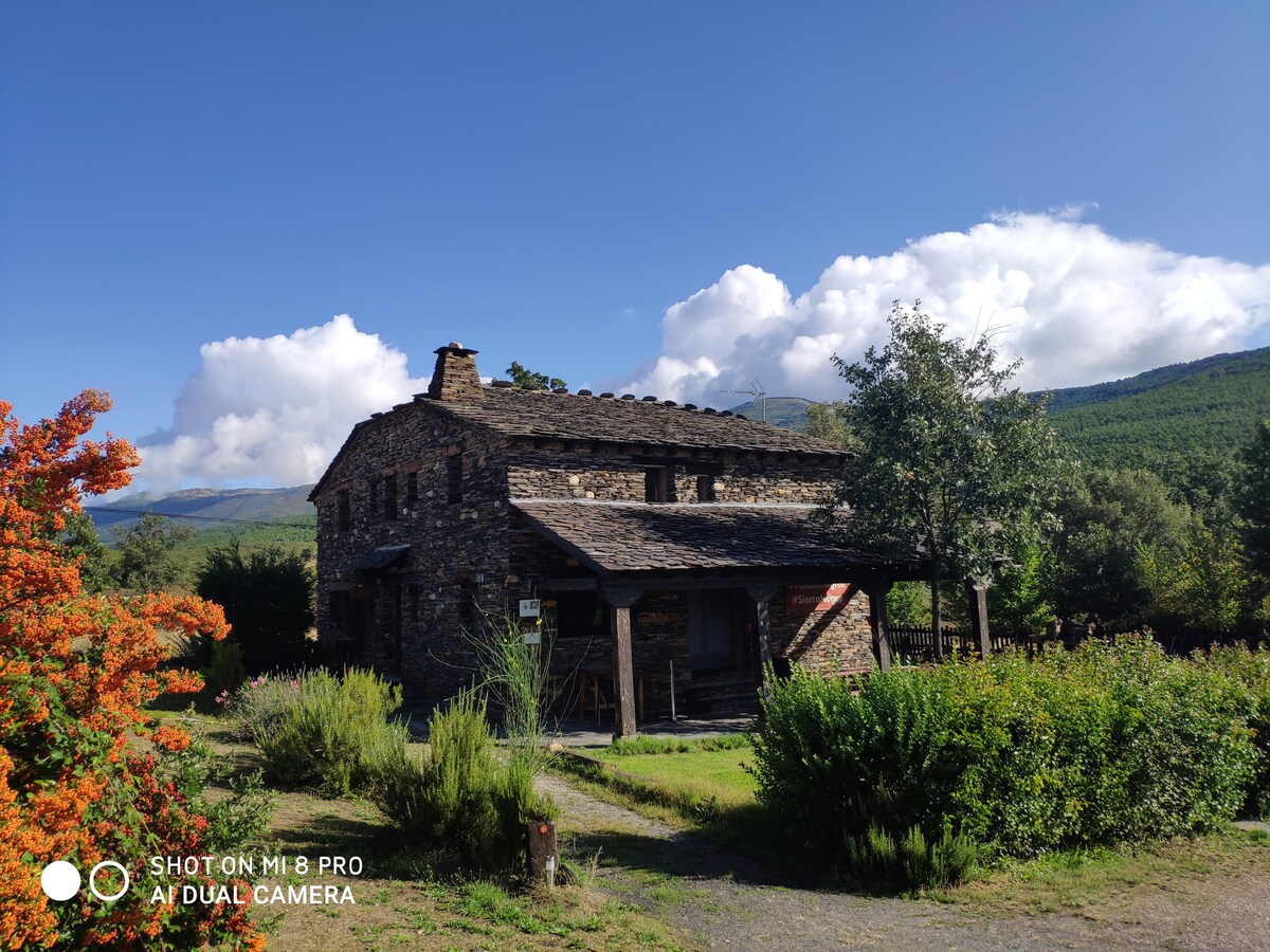 Casa Rural para Grupos La Pizarra Negra