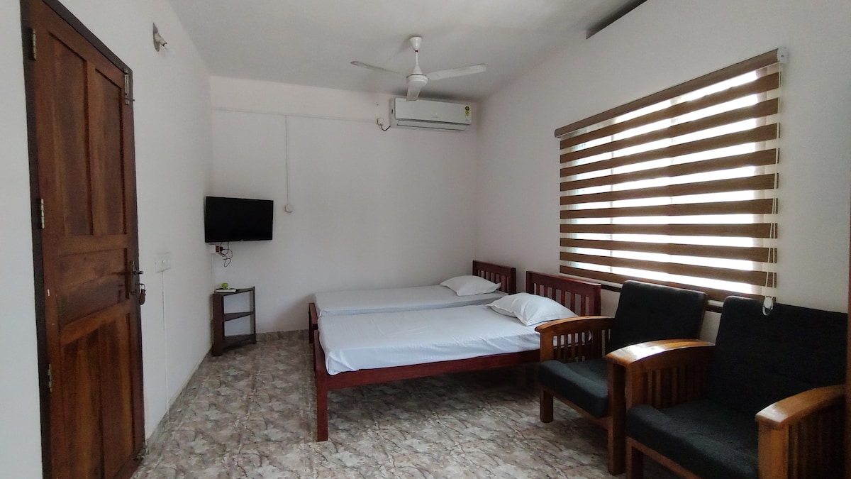 AC Room near Lulu Mall, Edappally, Ernakulam.