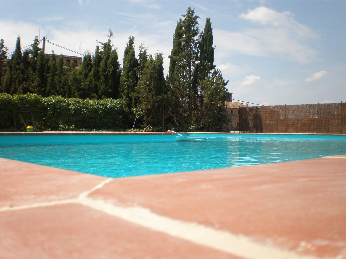 Small independent House. Shared pool. Tarragona