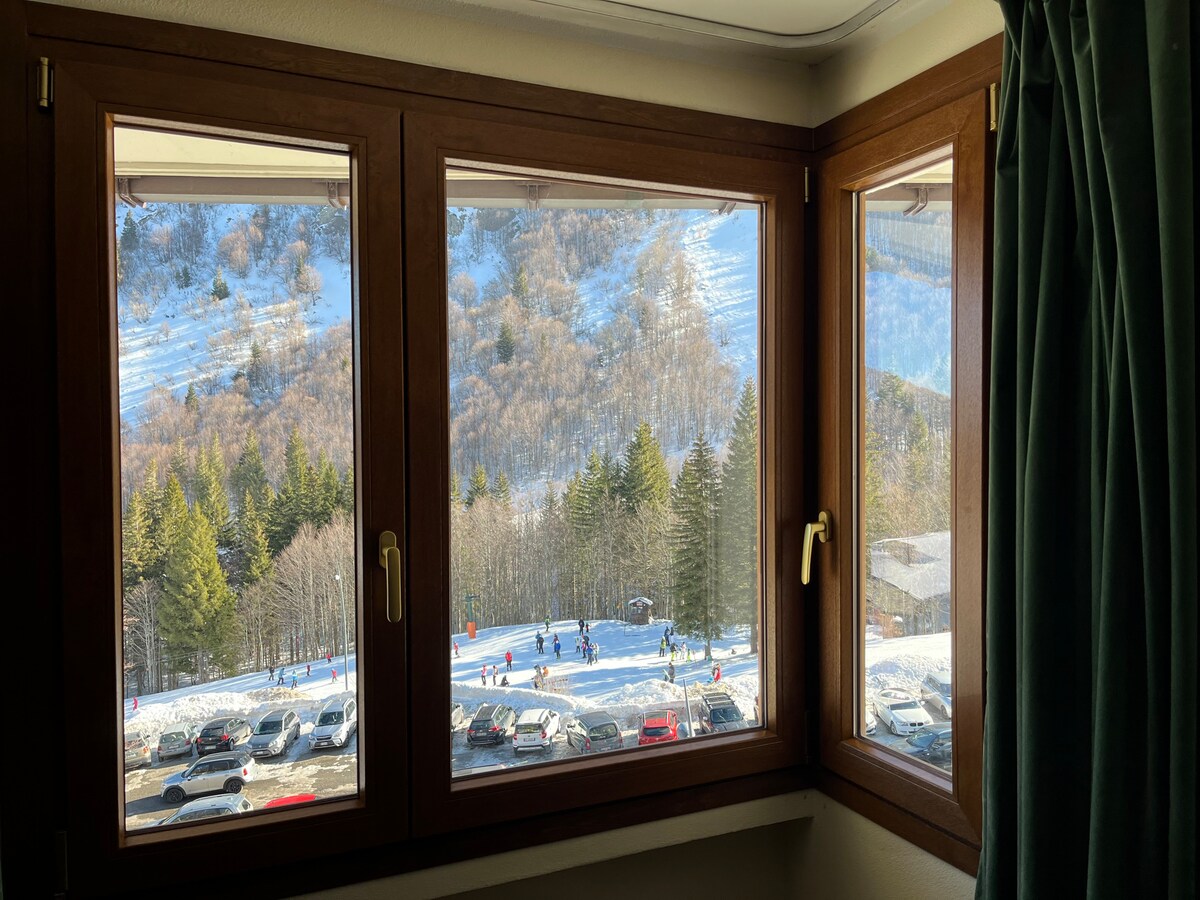 公寓位于Val di Luce - Abetone的山坡上