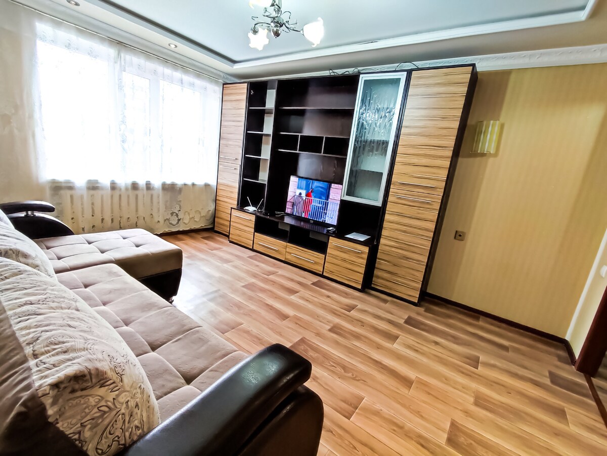 Nazarbayeva 204 ，舒适的3卧室公寓。