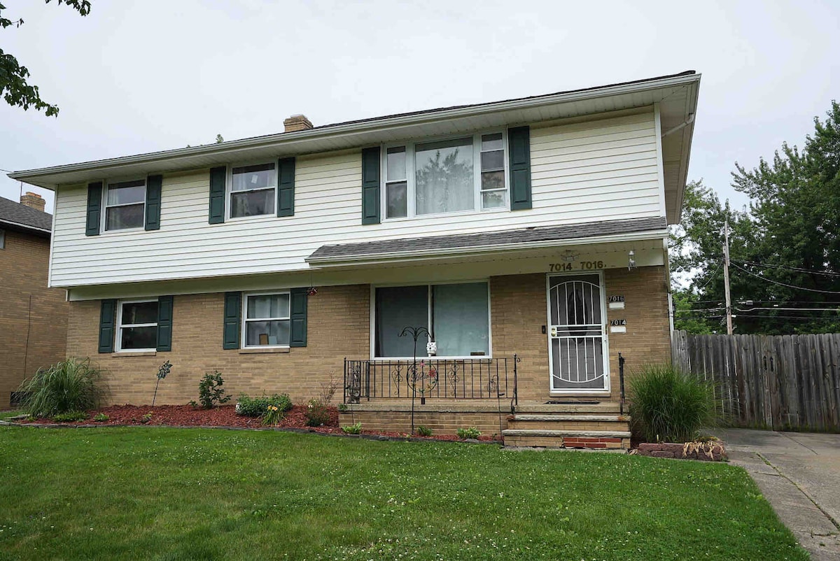 Cozy upstairs three bedroom