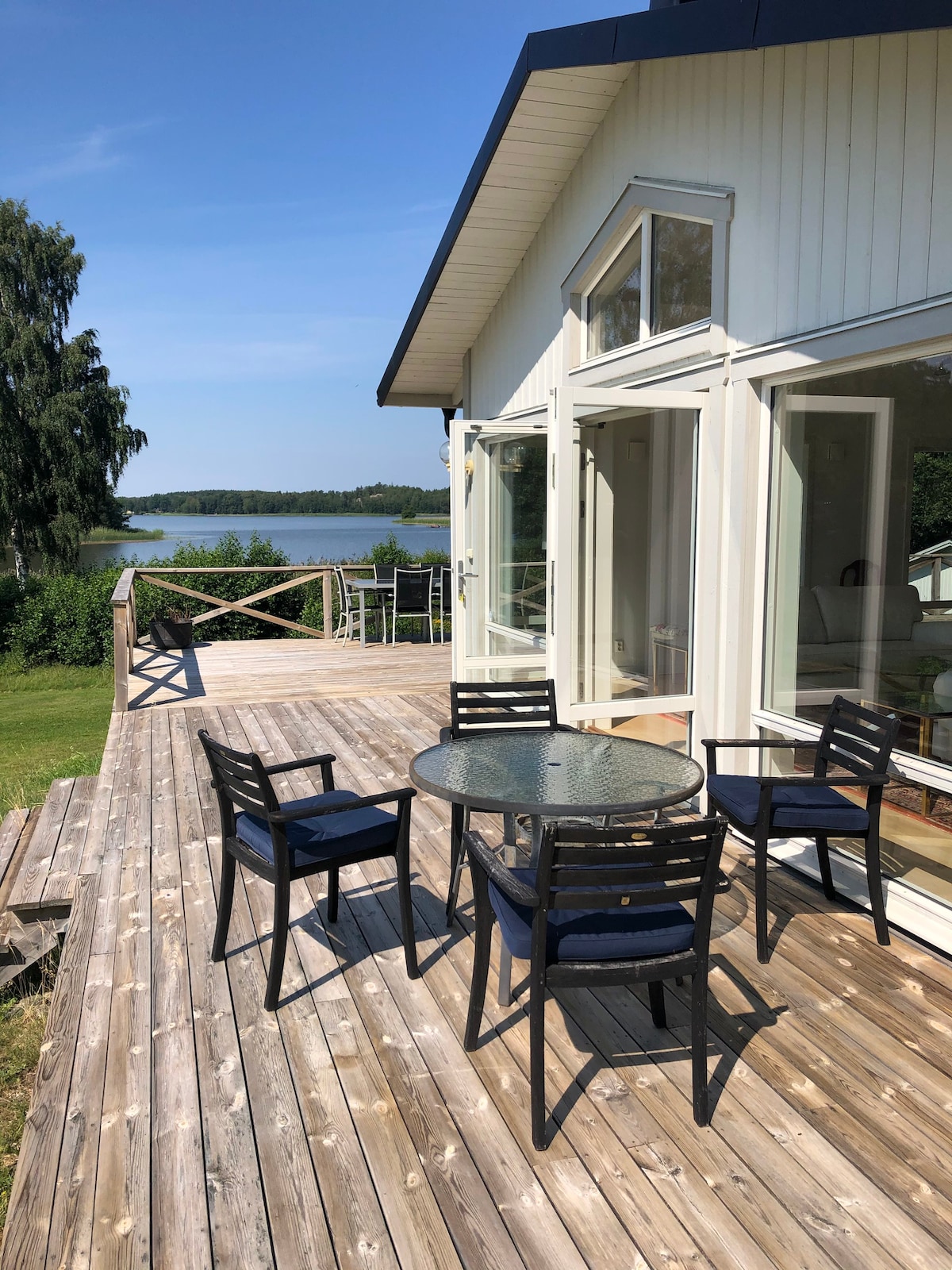 临近Strängnäs的湖畔别墅