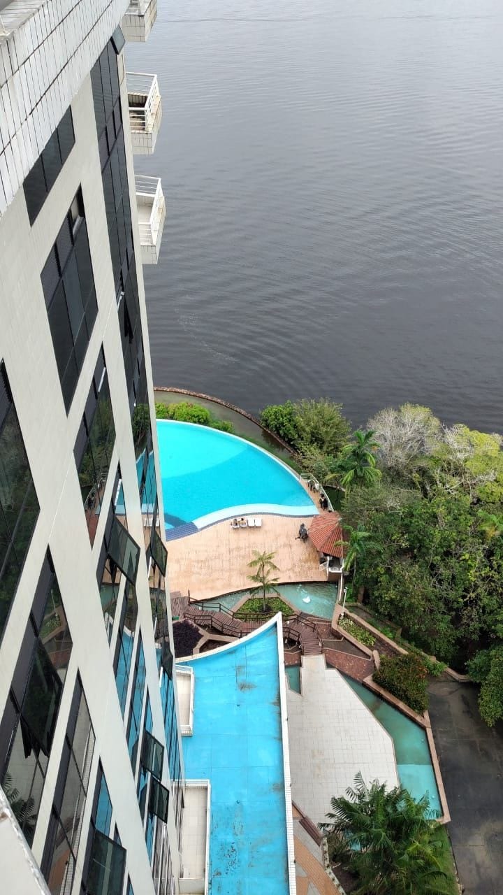 带阳台的公寓，位于Hotel Tropical Executive酒店