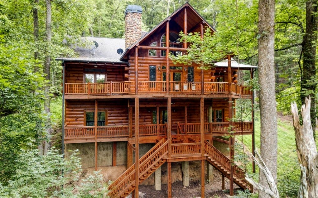 Blue Ridge Treetop Luxury Lodge, Gameroom, Hot tub