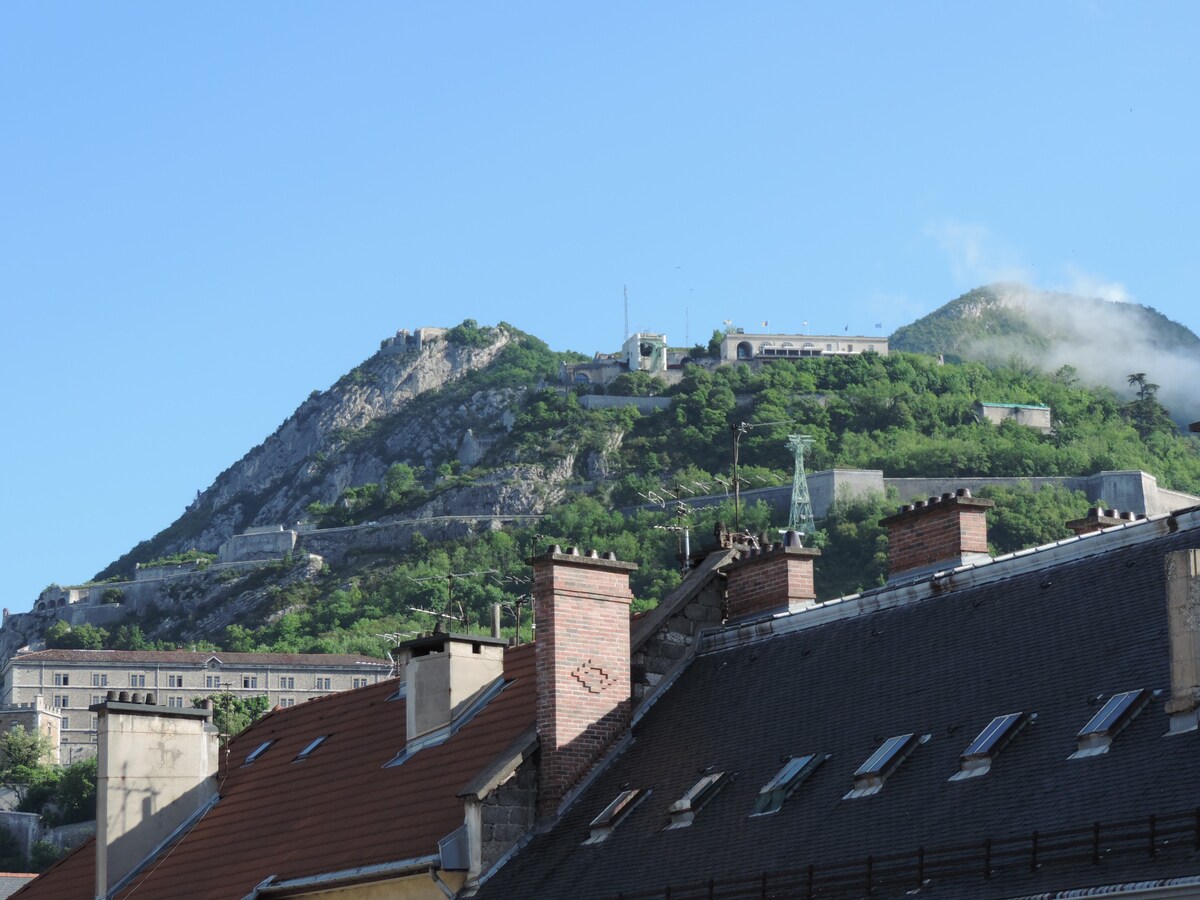 历史悠久的格勒诺布尔（ Grenoble ）