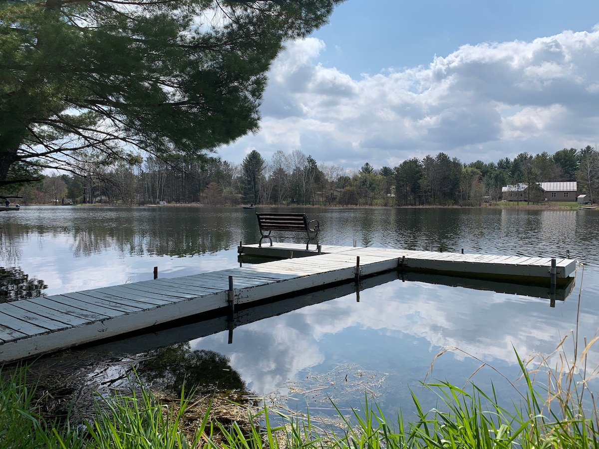 Fawn Lake的Whispering Pines Cabin