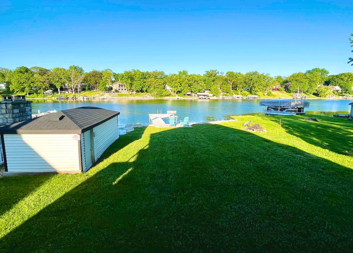 Adorable 2 bedroom cottage on the Fox River.