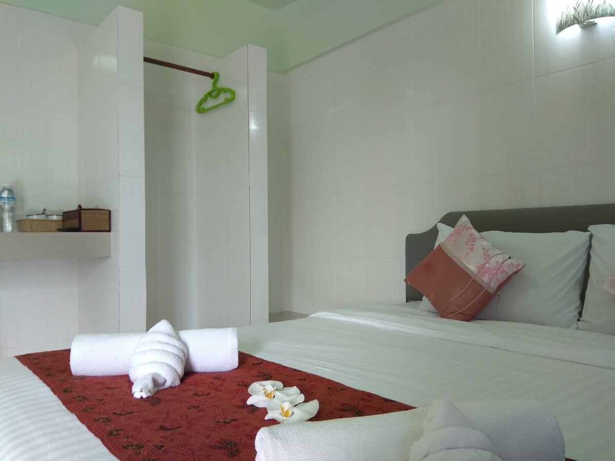Cozy Room close to Yatch Heven by Chamil House