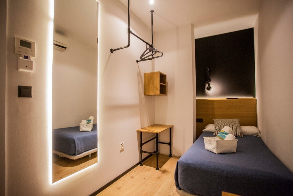Hostel CC Malasaña -个人价格便宜。 独立卫生间-不可退款