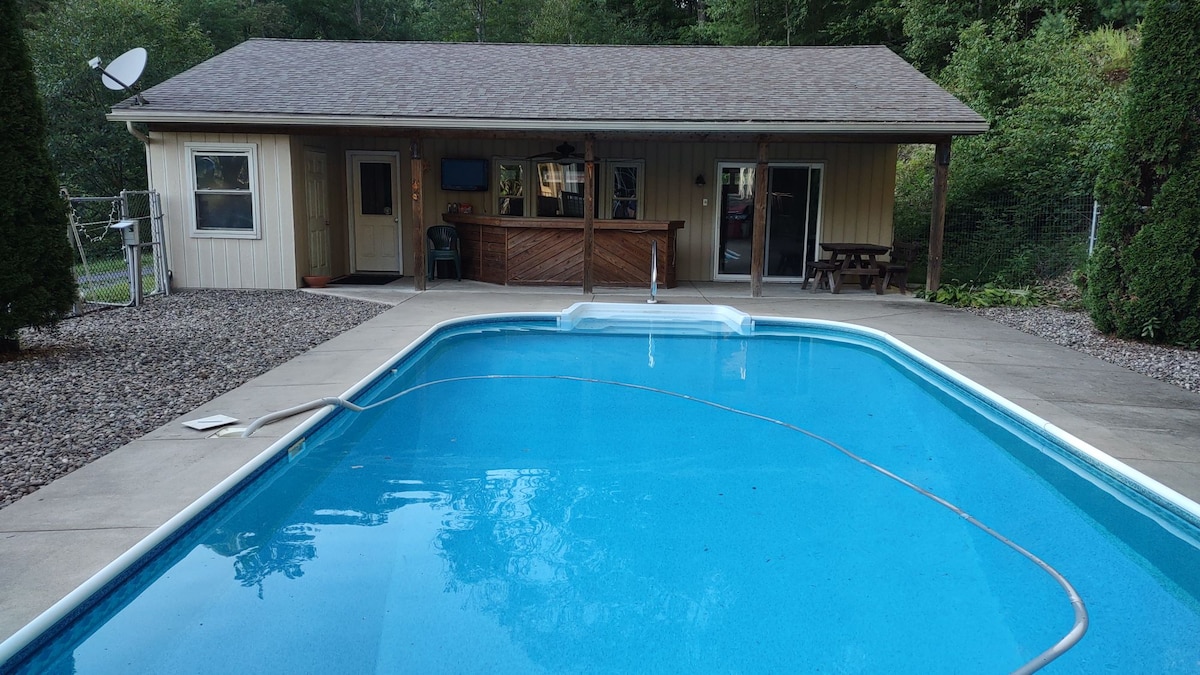 3-bedroom house with pool next to stream & river