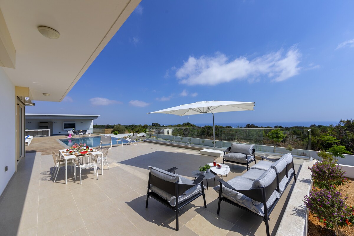 4 bedroom Sea view villa in Protaras