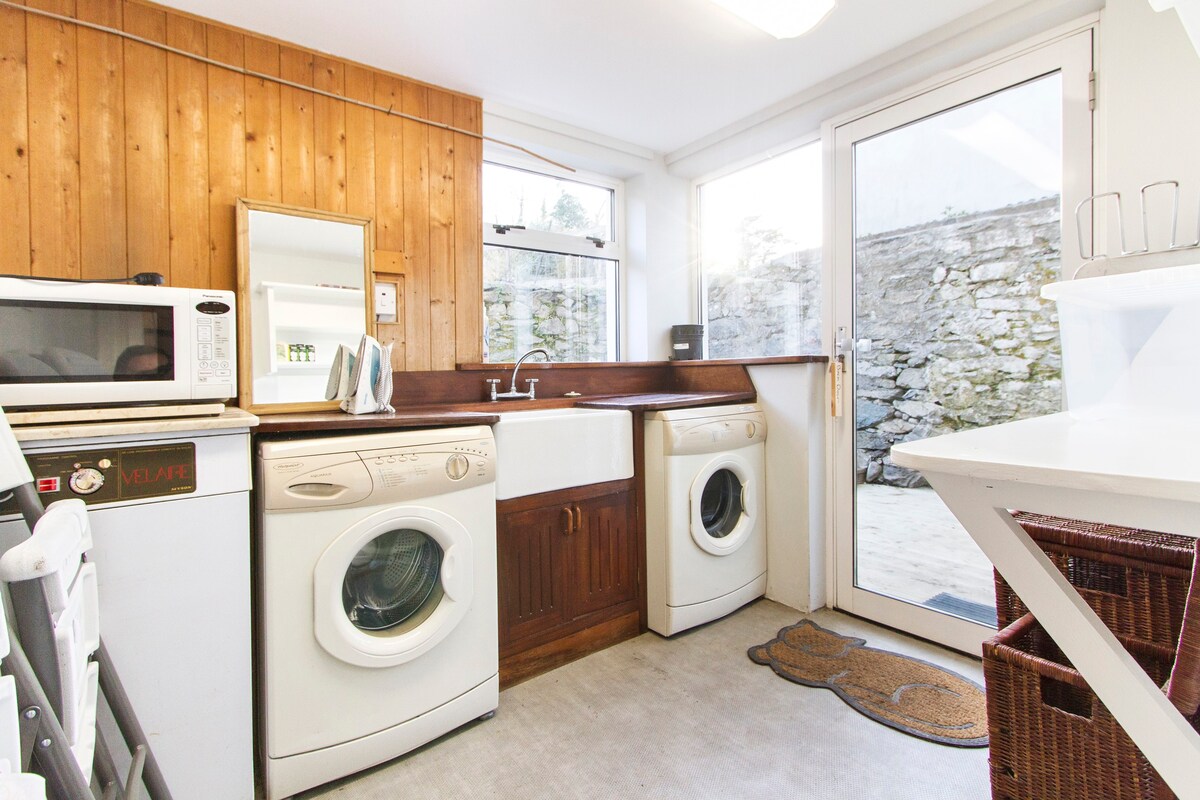 No 14 -A Cosy Townhouse in Westport - New Kitchen