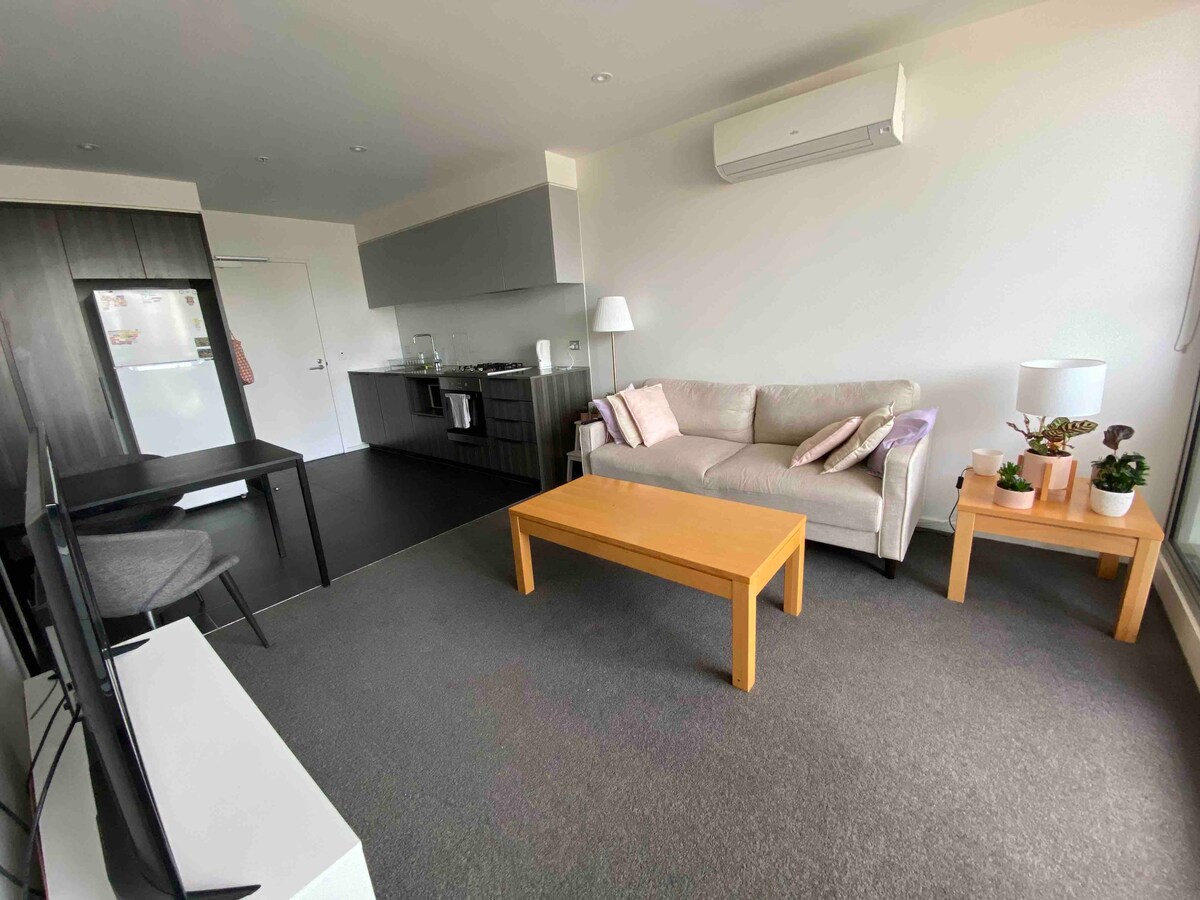 Private room In Docklands in a share apartment.