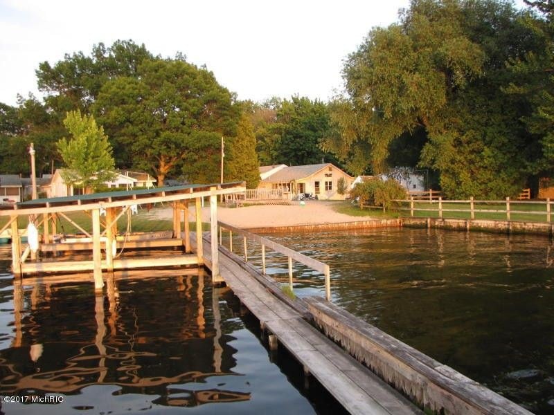 Dove on the Lake, kayaks and Paddle board w/rental