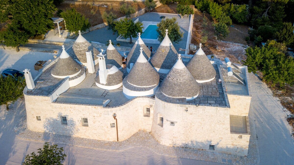 Fantastic Trulli Masseria with pool & big garden