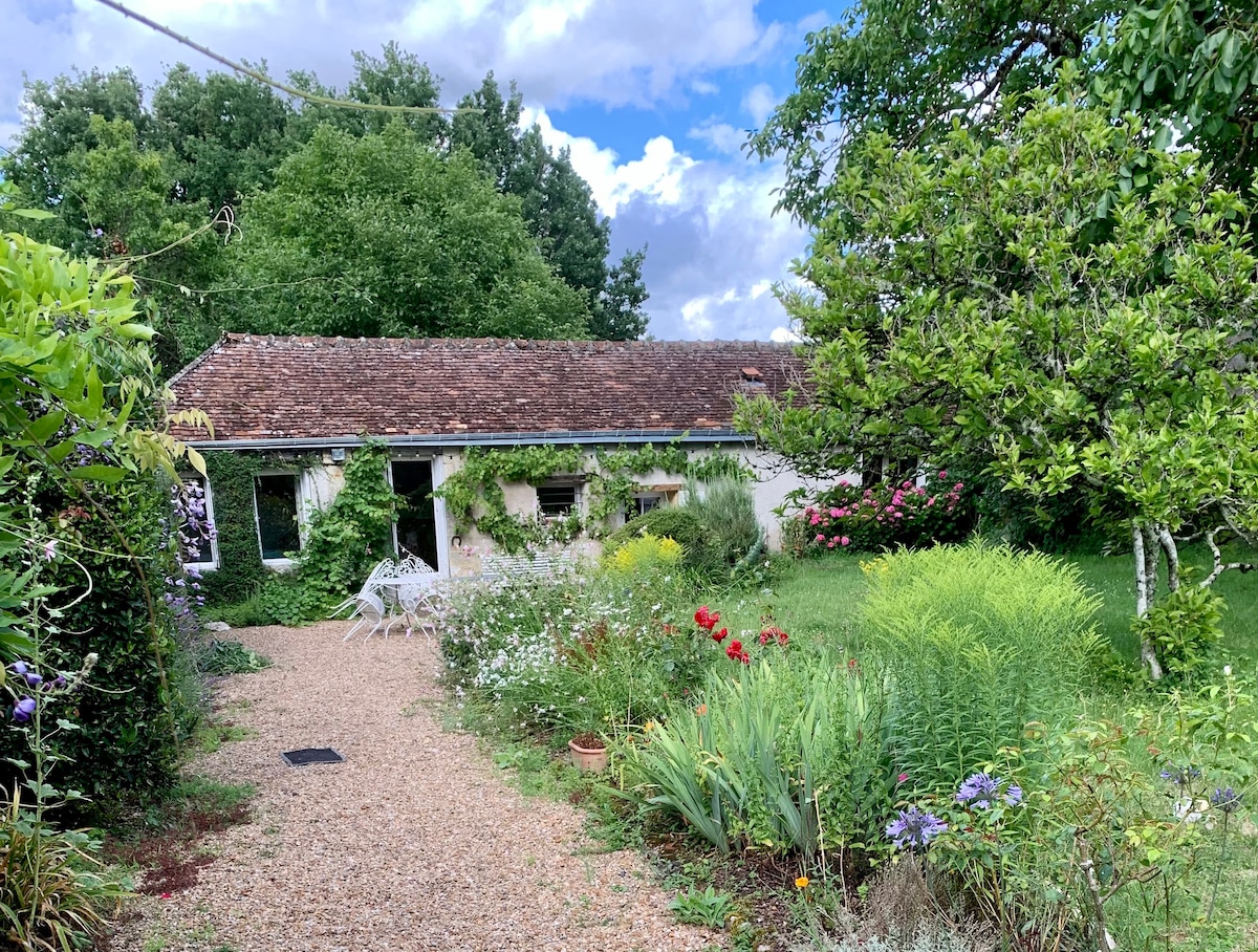 Charmante longère et jardin fleuri en Val de Loire