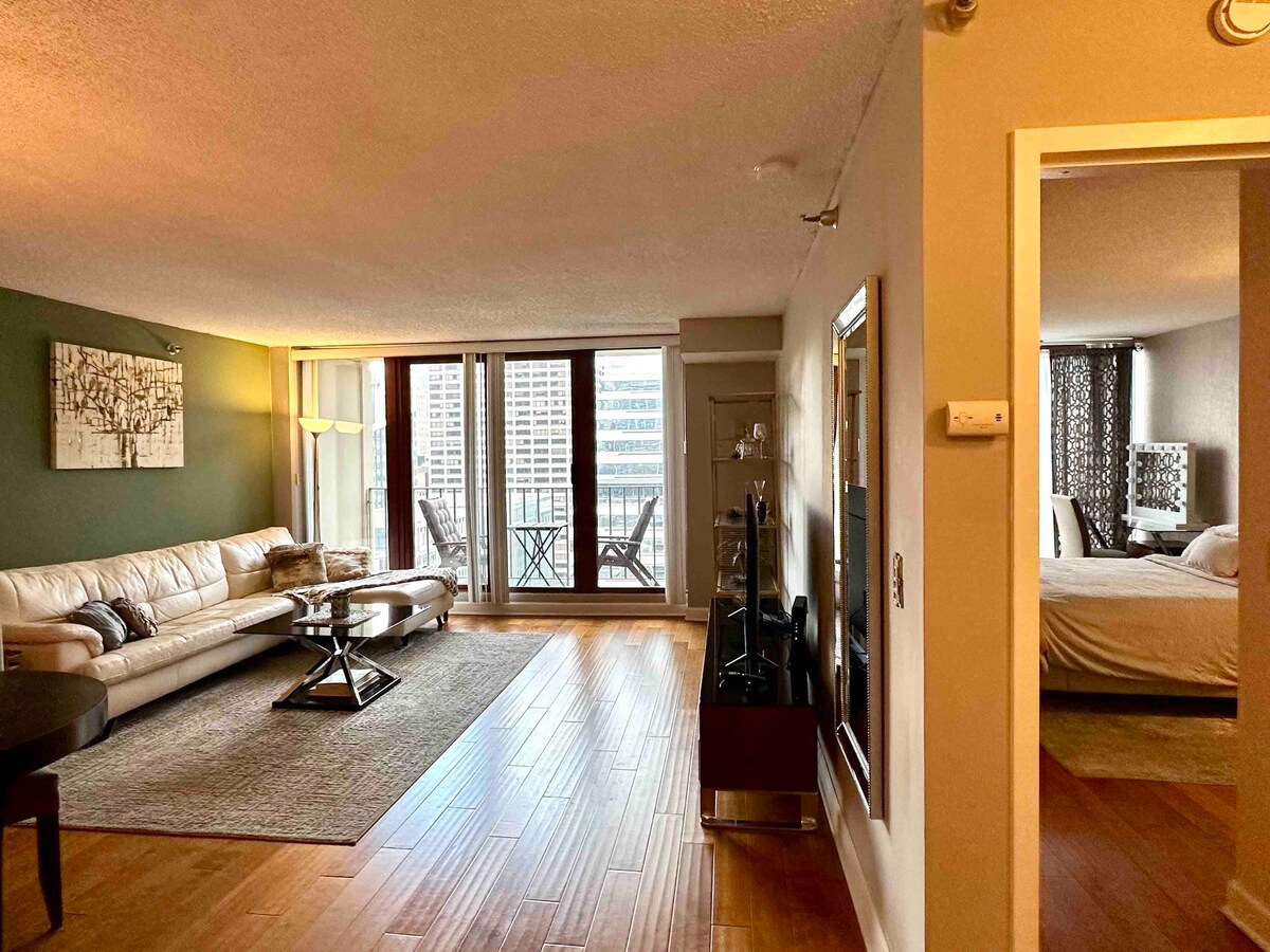 Location! Modern Condo in the Heart of Downtown