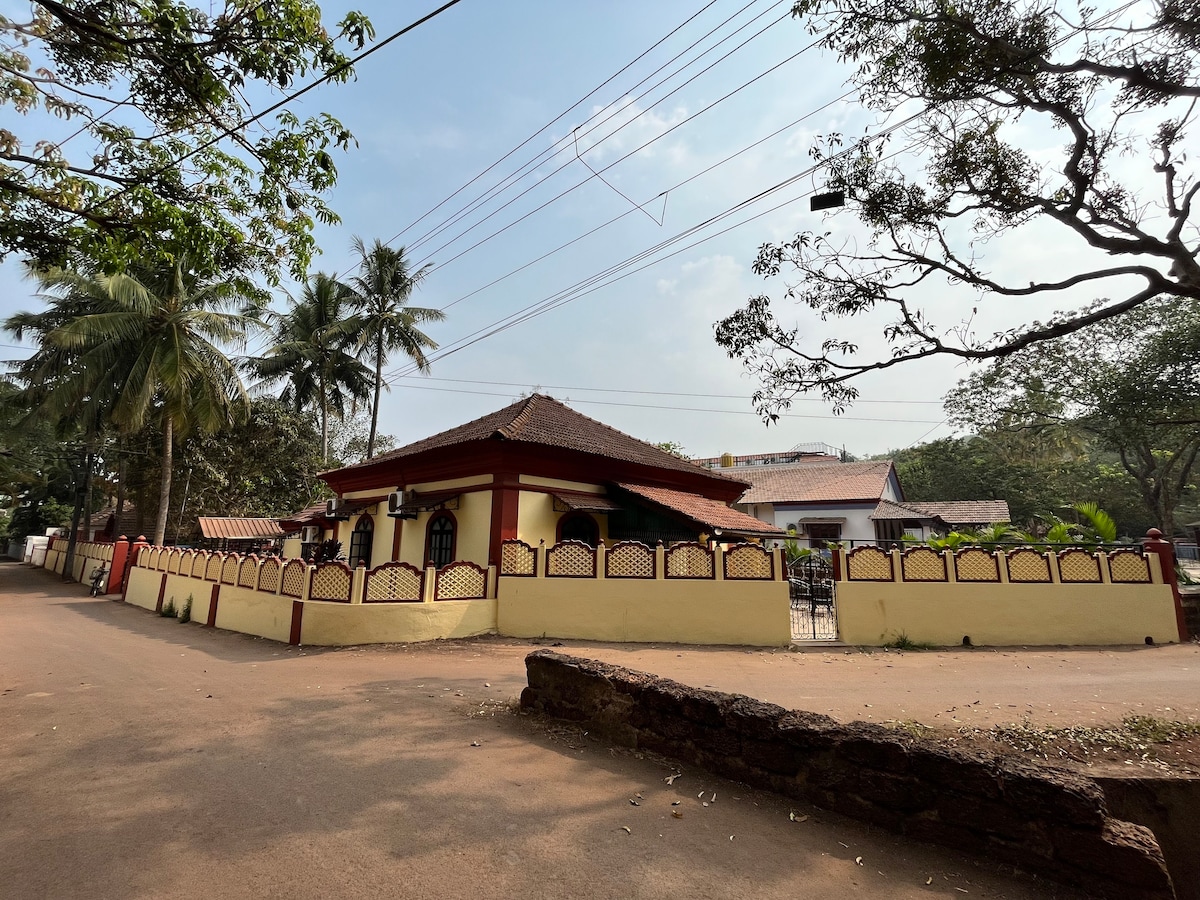 Well-maintained 120-year old Goan home in village