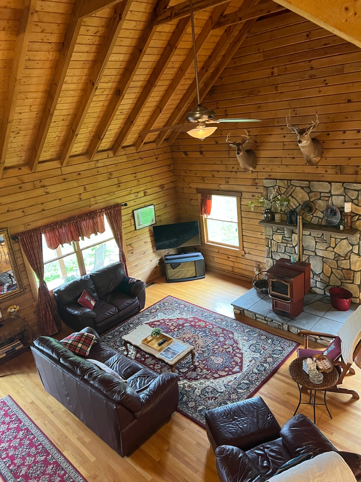 Two Spruce Log Cabin-Berryville