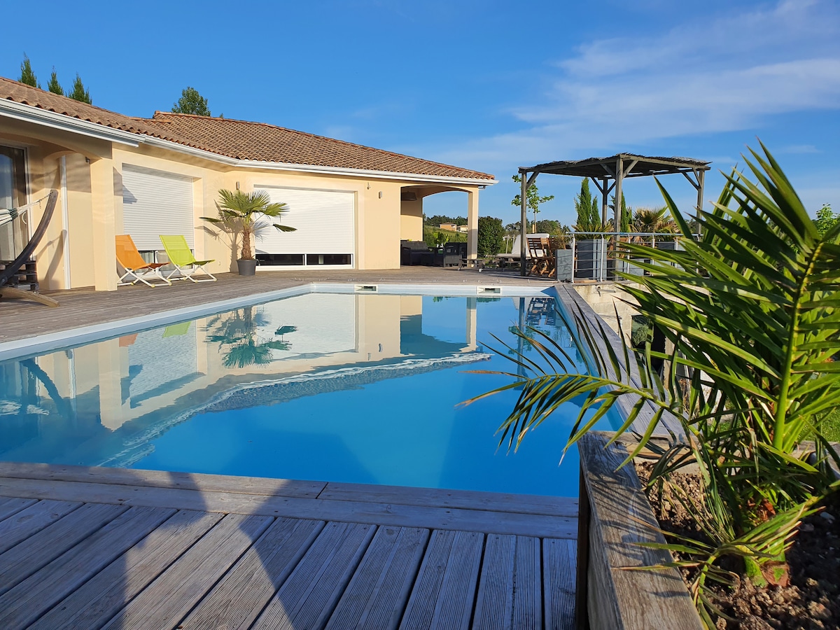 Charmante maison avec piscine chauffée