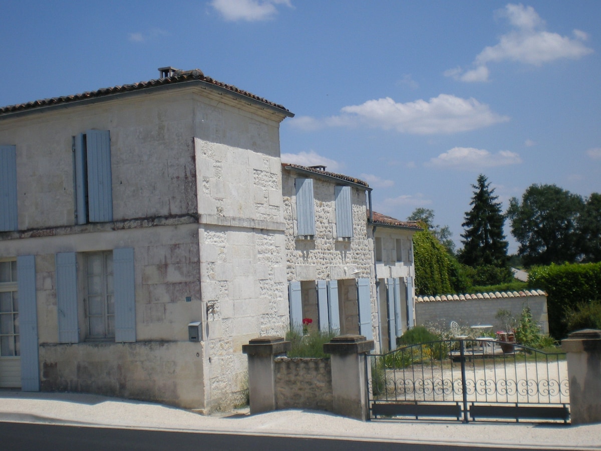 Charming village house near Saintes