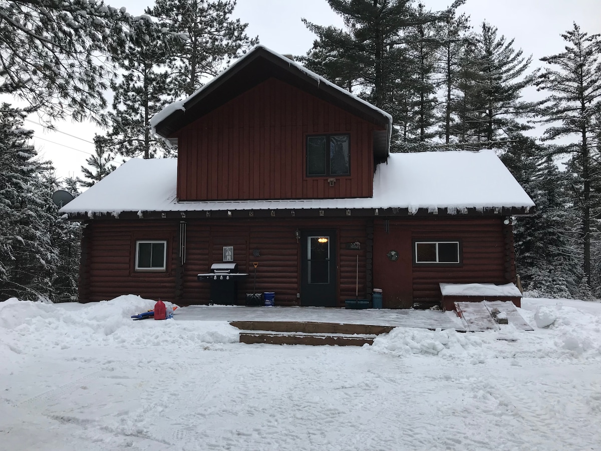 3 Bed, 2 Bath, Secluded Cabin, Trail 8 Access